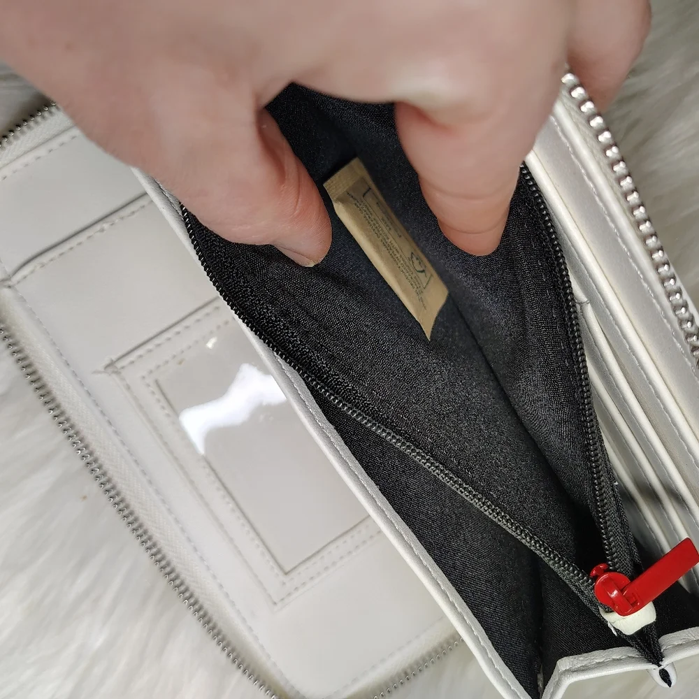 Betsey Johnson Heart Valentine Zip Around Wristlet Wallet - Picture 11 of 15